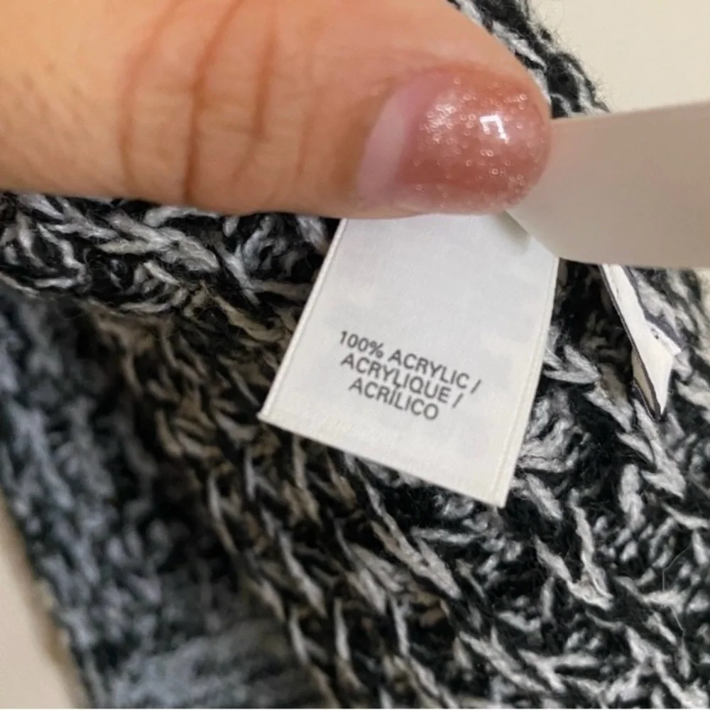 Victoria’s Secret Cozy Black and Gray Knit winter Scarf